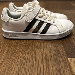 Adidas Grand Court Lifestyle Sneaker with Camo Stripes